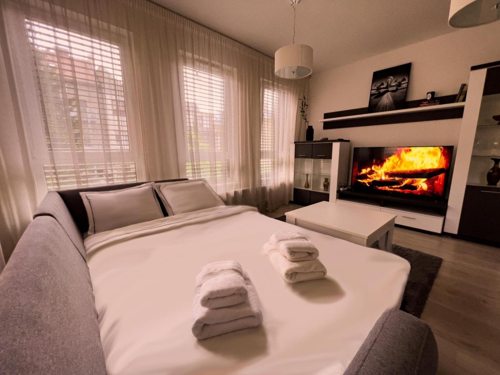 Elegant Escape Apartment II - City Centre Bratysława Zewnętrze zdjęcie